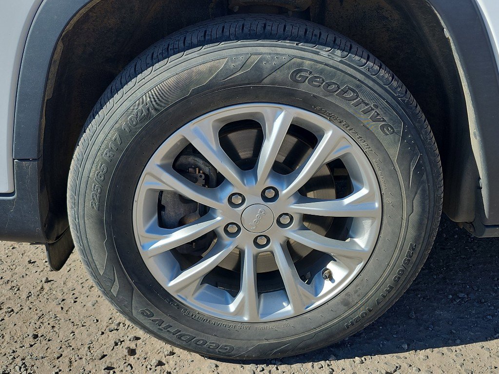 Used 2019 Jeep Cherokee Latitude w/ Popular Appearance Group image 11