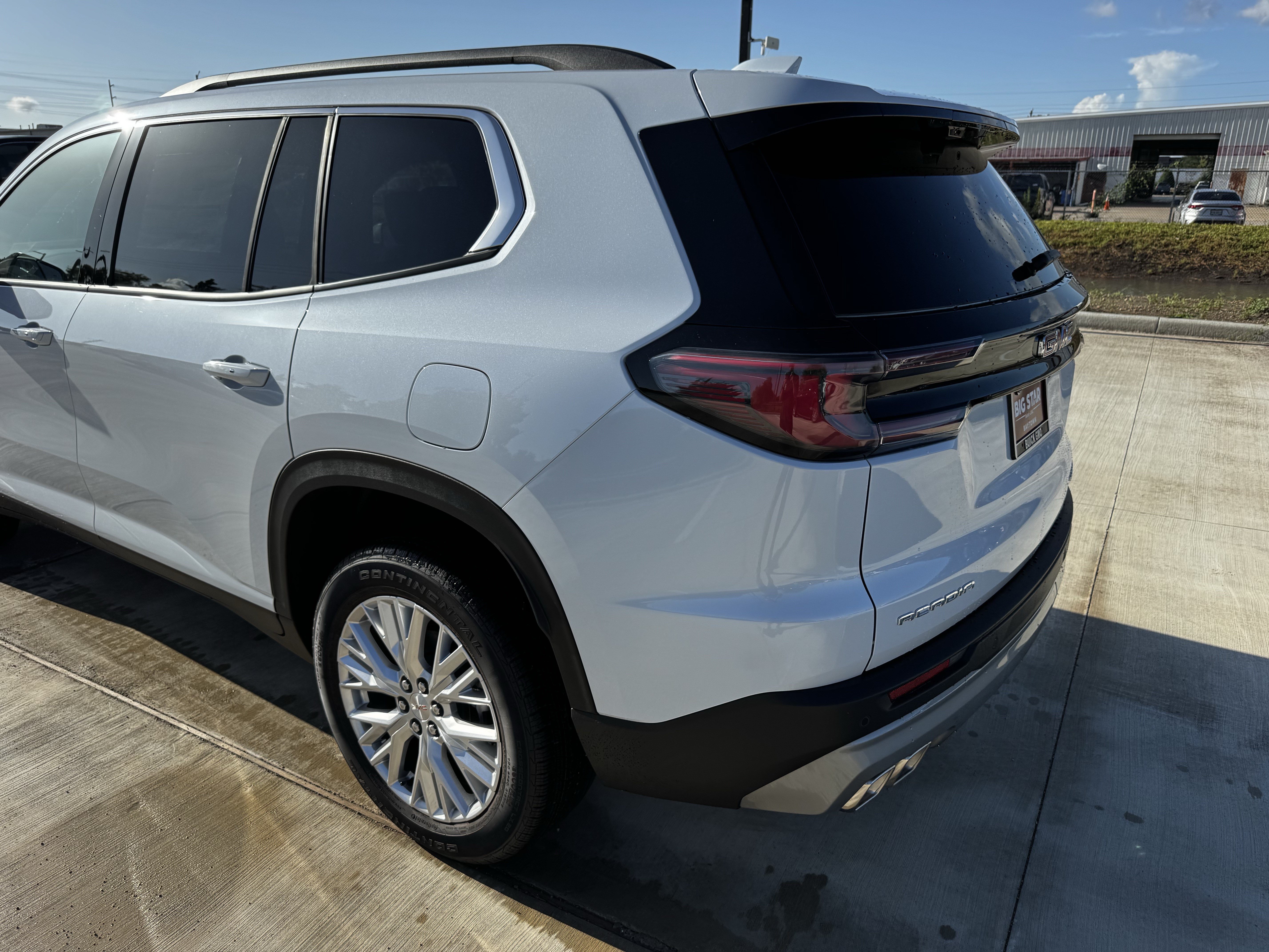 New 2026 GMC Acadia Elevation w/ Elevation Premium Package FWD image 8