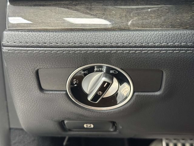 Used 2016 Mercedes-Benz SL 550 w/ Driver Assistance Package image 45