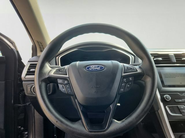 Used 2019 Ford Fusion SE FWD image 12