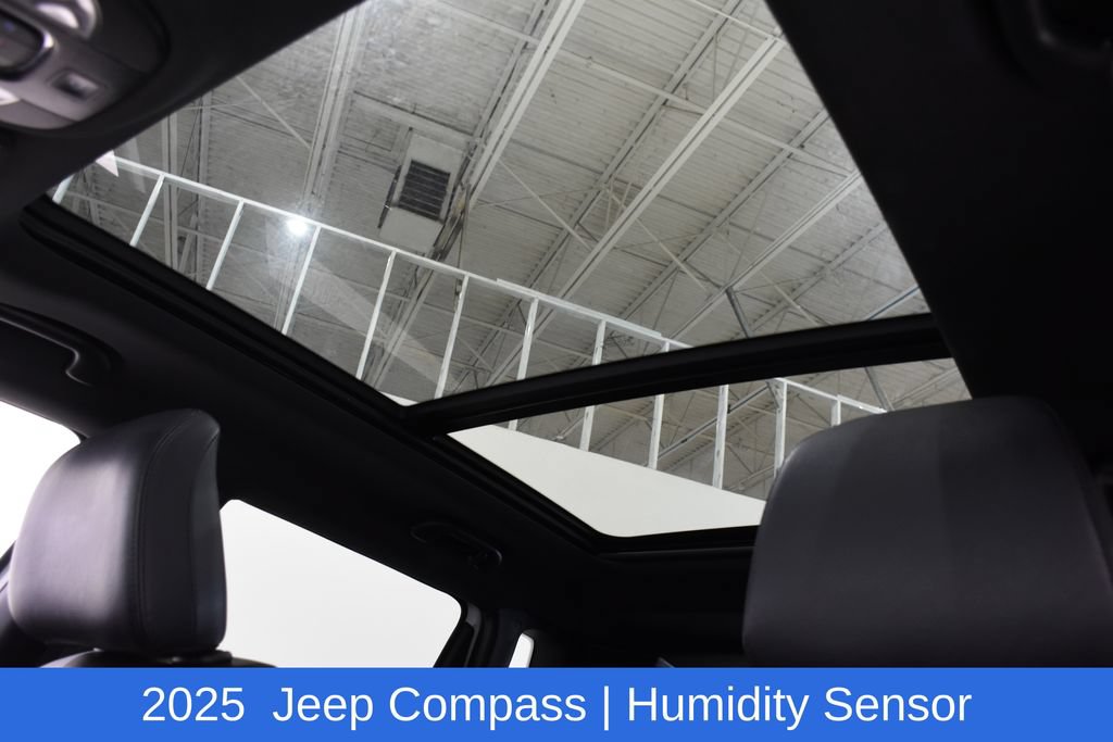 Used 2025 Jeep Compass Latitude w/ Sun & Sound Group AWD/4WD image 9