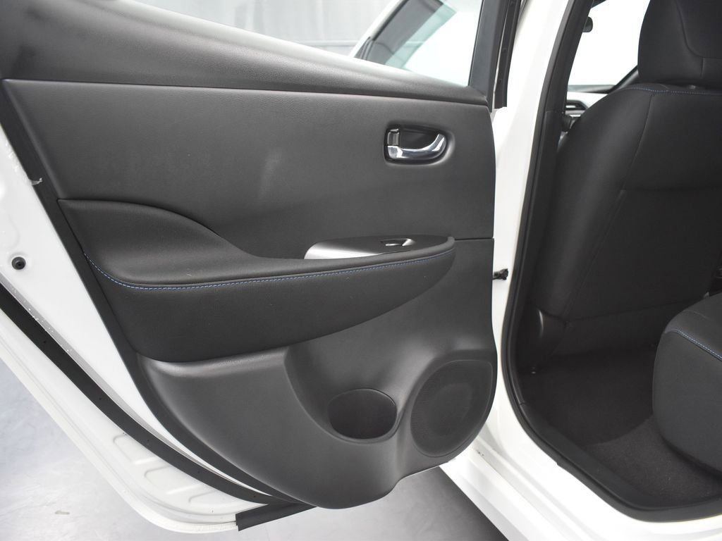 Used 2024 Nissan Leaf S image 16