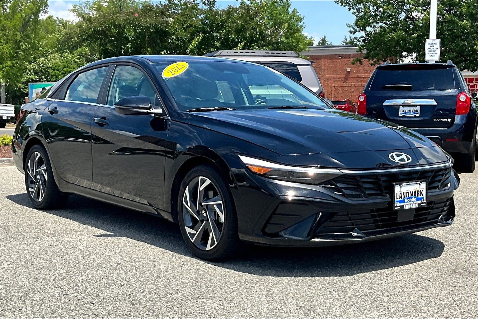 Used 2025 Hyundai Elantra Limited FWD image 11