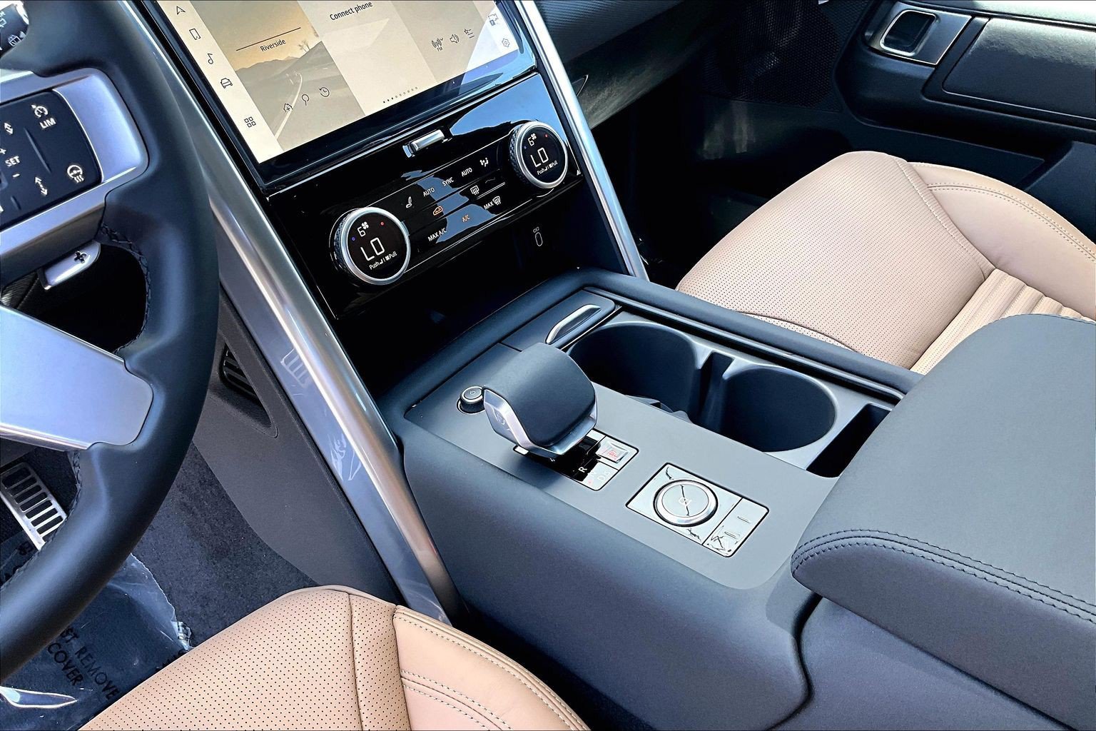 New 2026 Land Rover Discovery Limited Edition AWD/4WD image 8