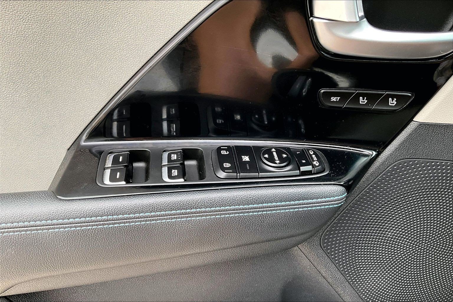 Used 2020 Kia Niro EX Premium image 34