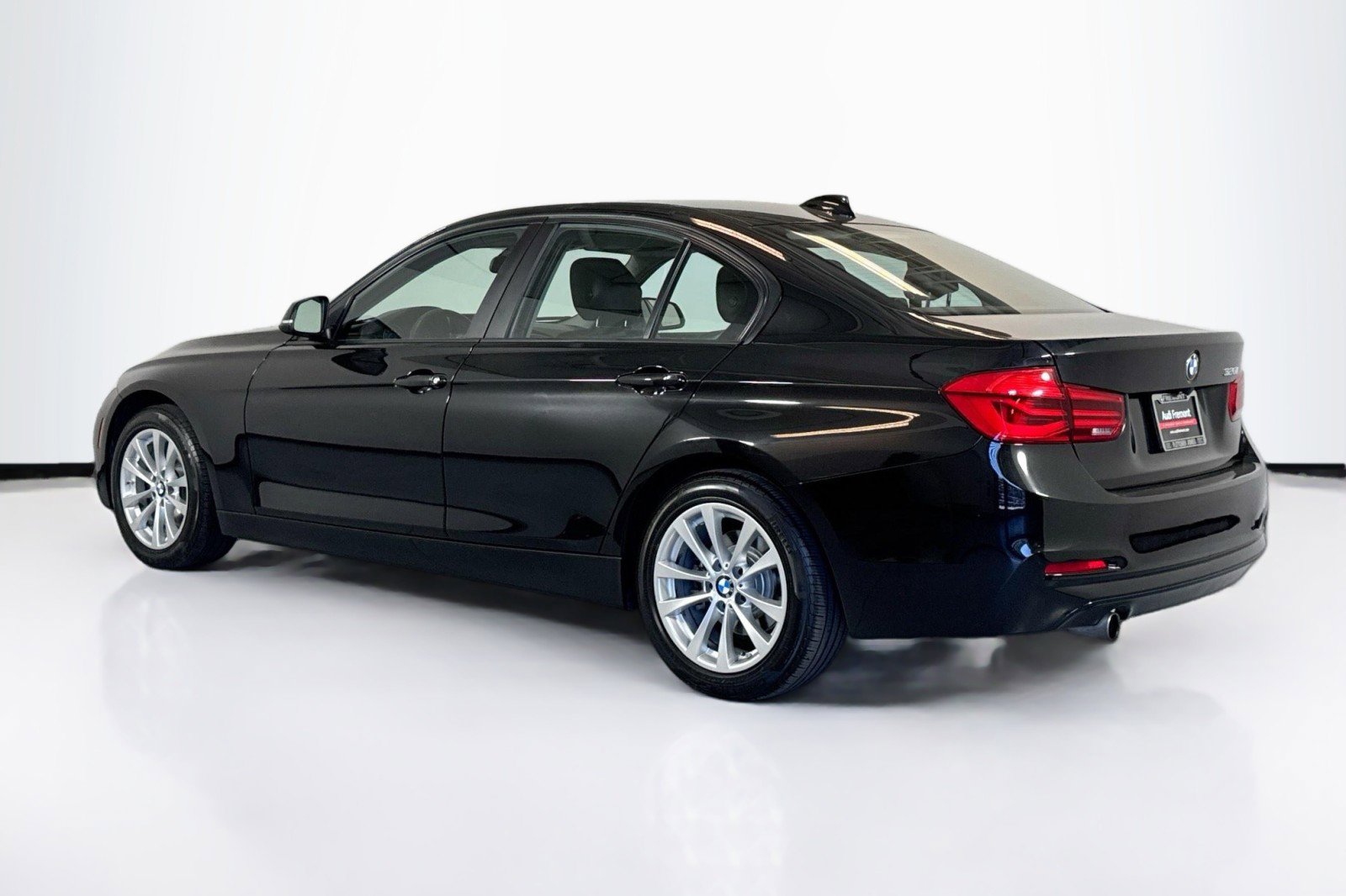 Used 2017 BMW 320i Sedan RWD image 7
