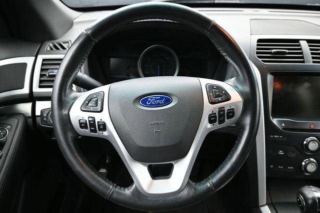 Used 2015 Ford Explorer XLT w/ Equipment Group 202A AWD/4WD image 14