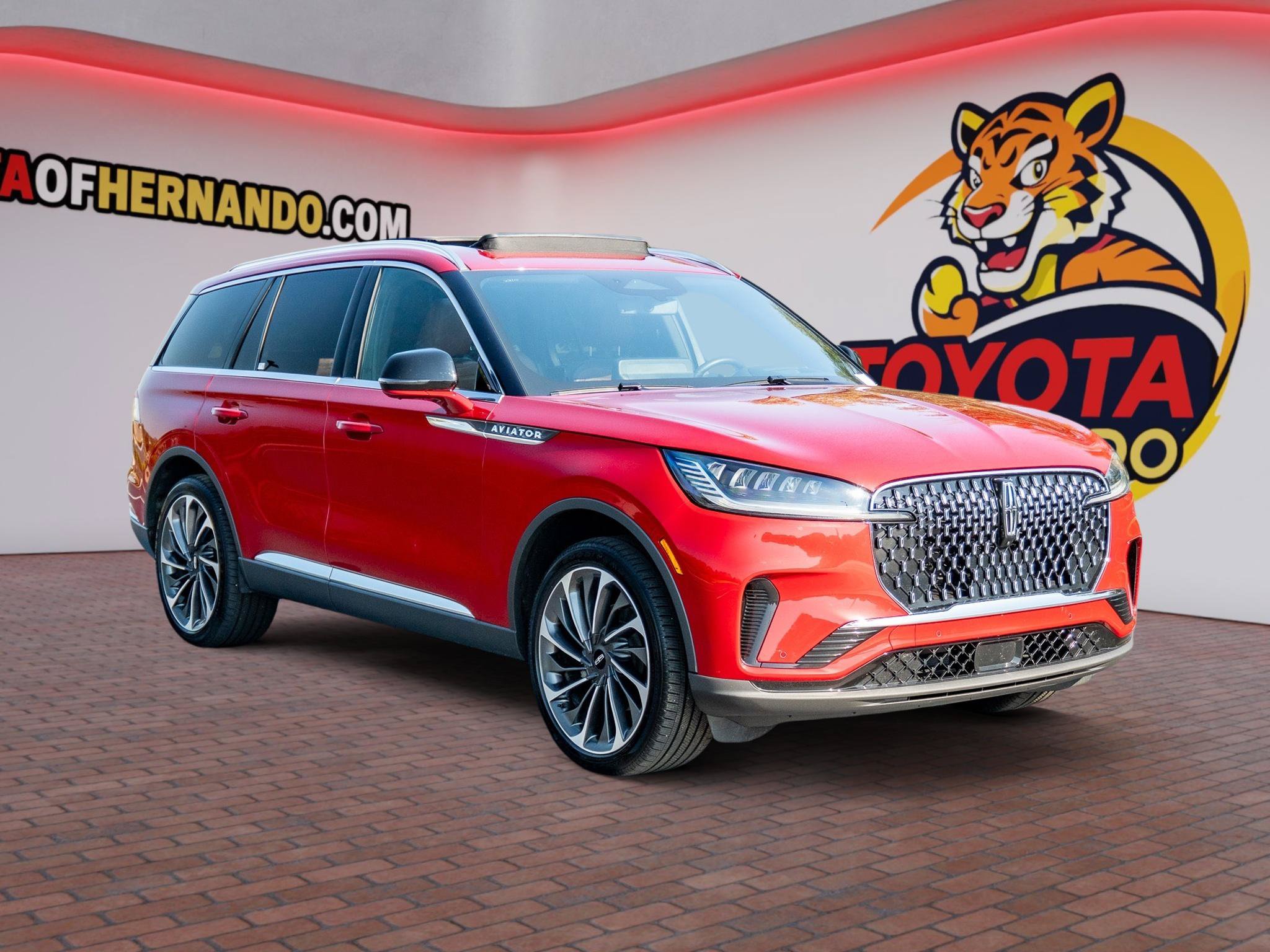 Used 2026 Lincoln Aviator Reserve AWD/4WD image 3