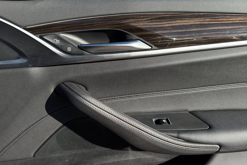 Used 2021 BMW 530i w/ Convenience Package image 18