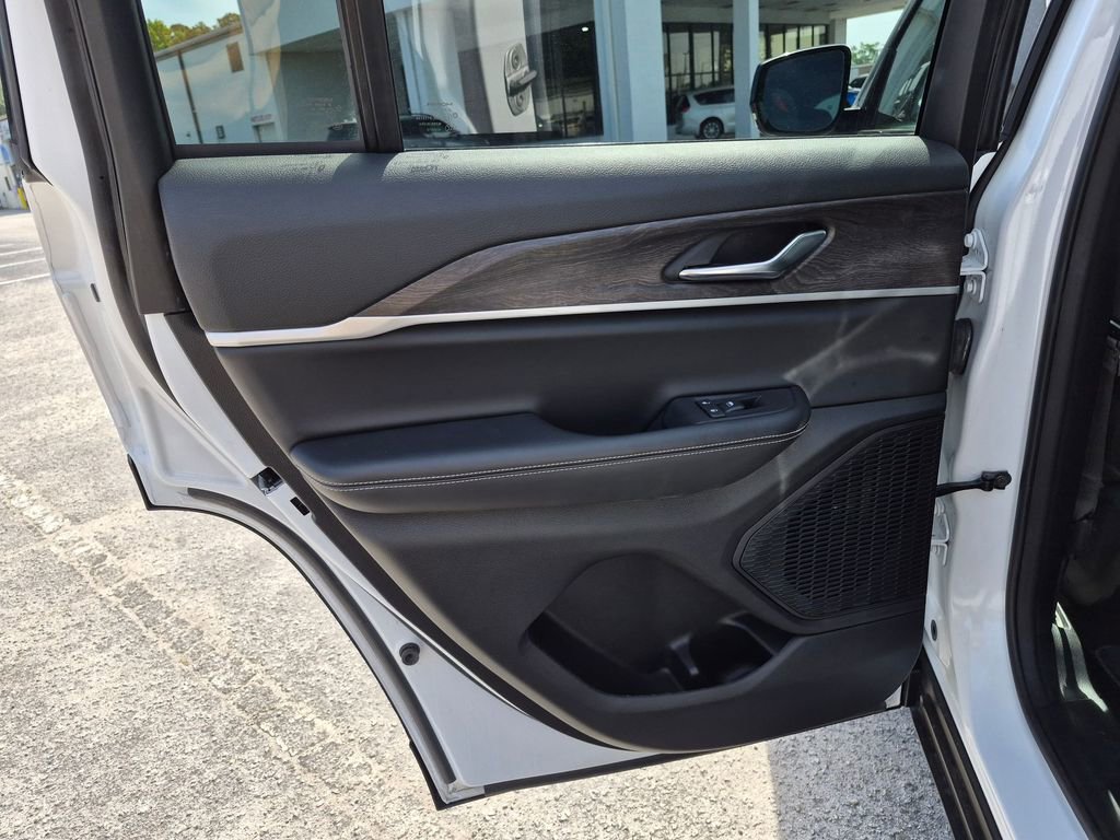 Used 2025 Jeep Grand Cherokee Limited image 27