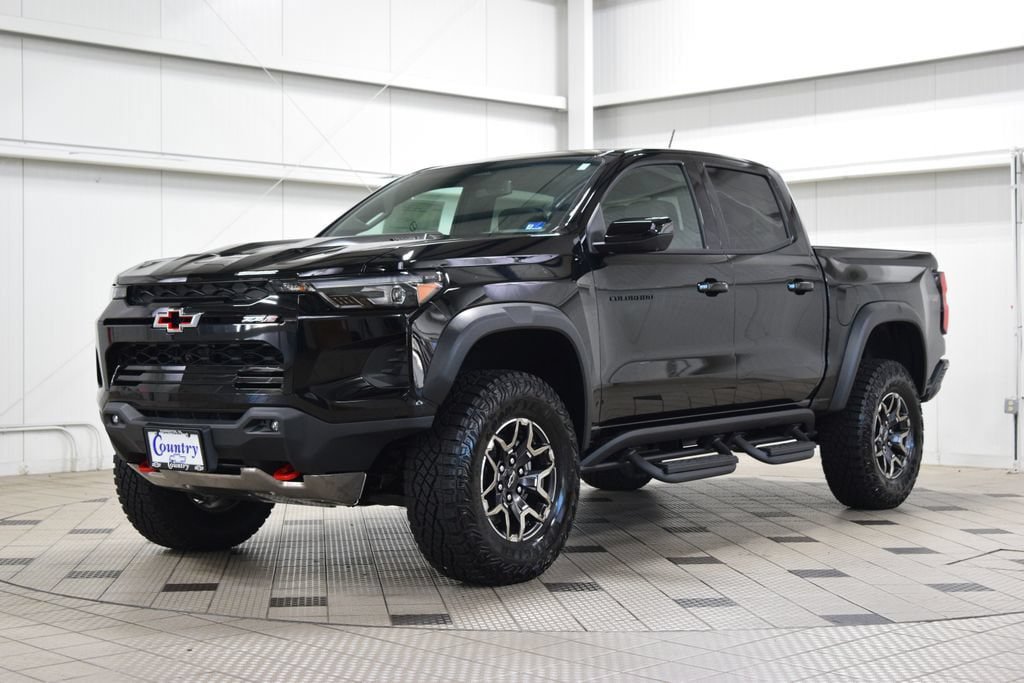 New 2026 Chevrolet Colorado ZR2 w/ Technology Package AWD/4WD image 3