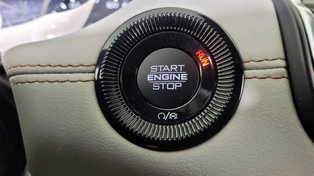 Used 2023 Jeep Compass Limited image 22