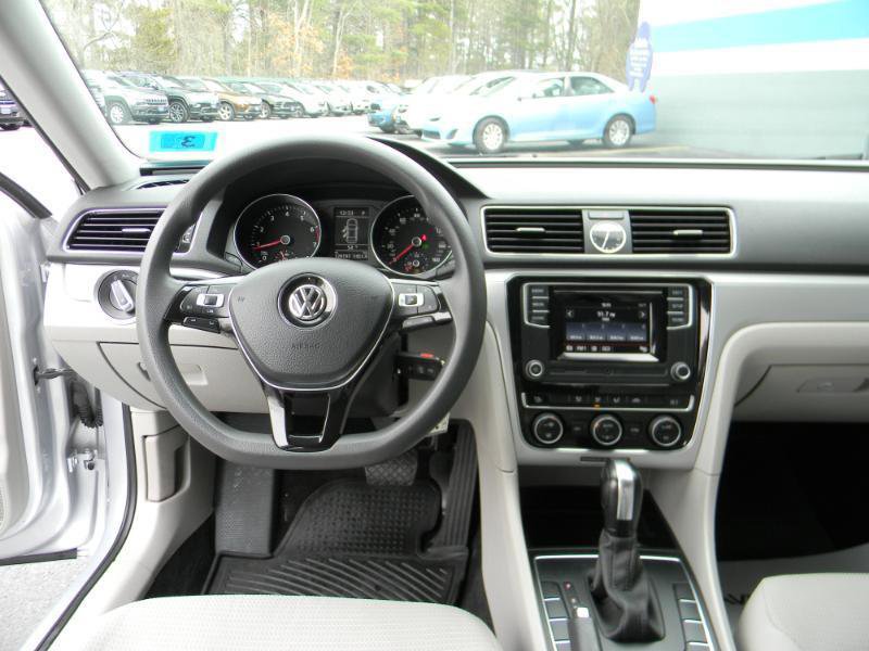Used 2017 Volkswagen Passat 1.8T S image 17