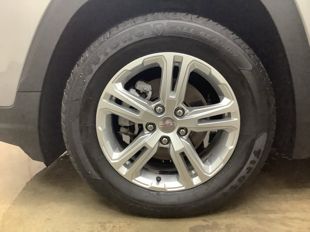 Used 2024 GMC Terrain SLE image 27