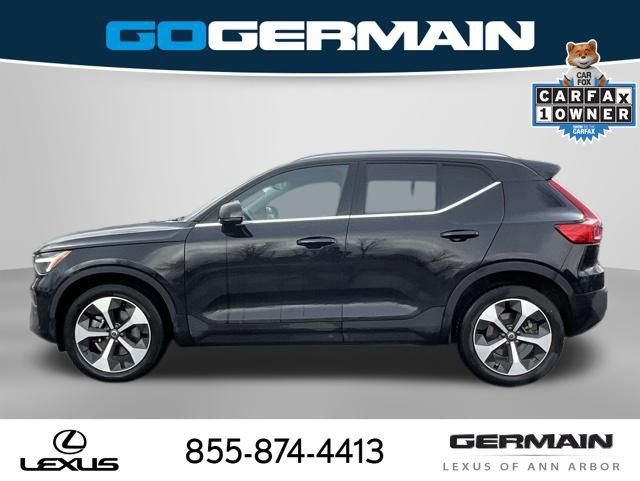 Used 2025 Volvo XC40 B5 Plus image 3