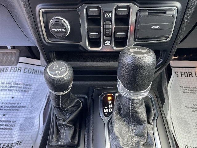 Used 2024 Jeep Wrangler Unlimited Sahara image 10