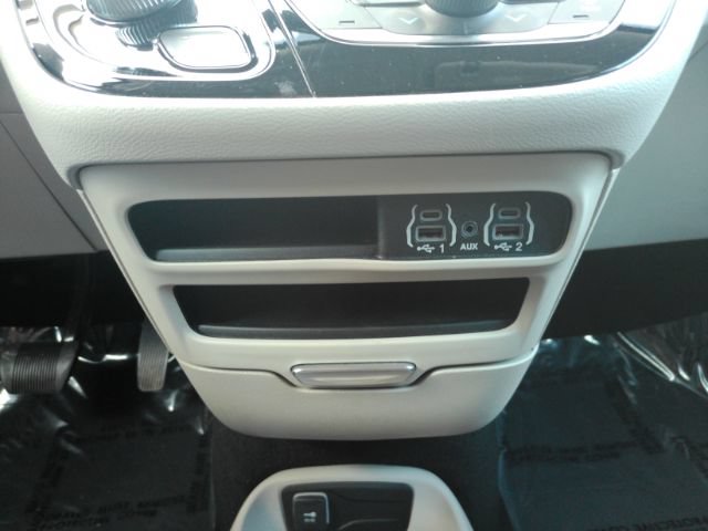 Used 2023 Chrysler Voyager LX FWD image 45