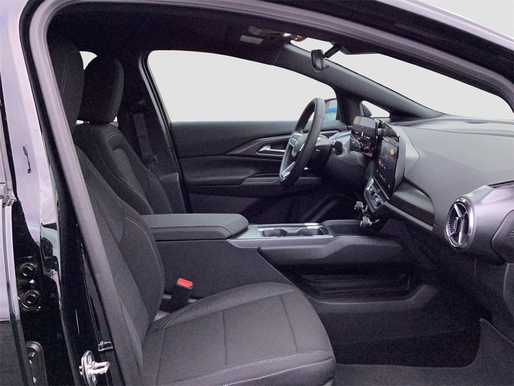 New 2026 Chevrolet Equinox EV LT image 18