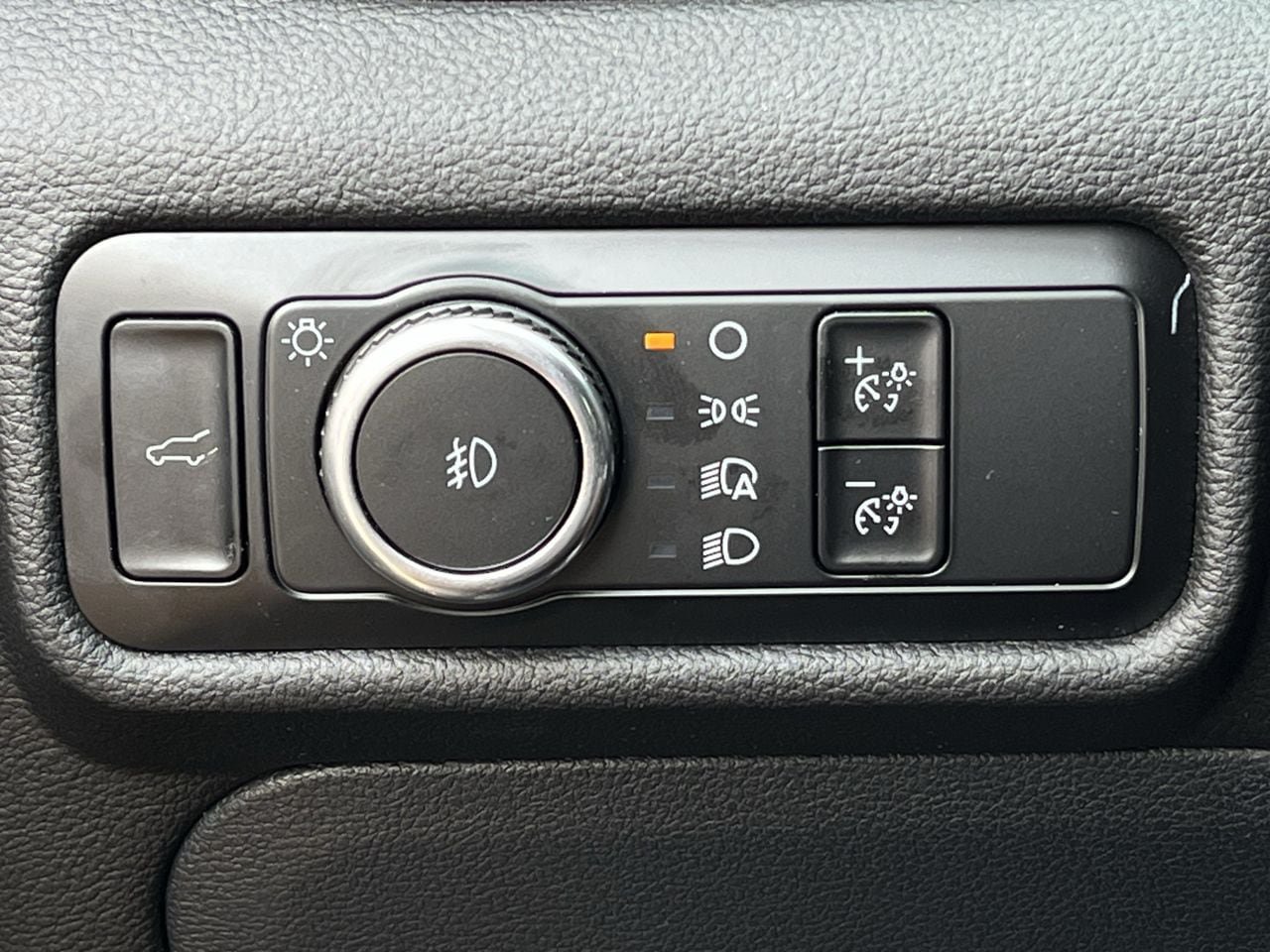 Used 2024 Ford Explorer Limited w/ Limited Technology Package RWD image 20