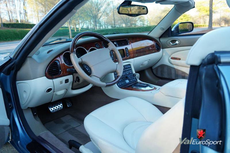 Used 2003 Jaguar XK8 Convertible image 20