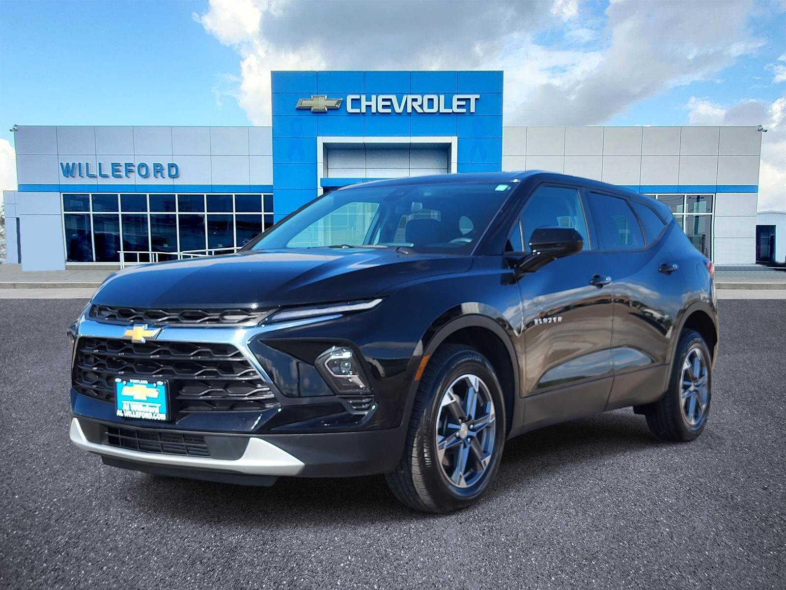 Used 2025 Chevrolet Blazer LT FWD image 1