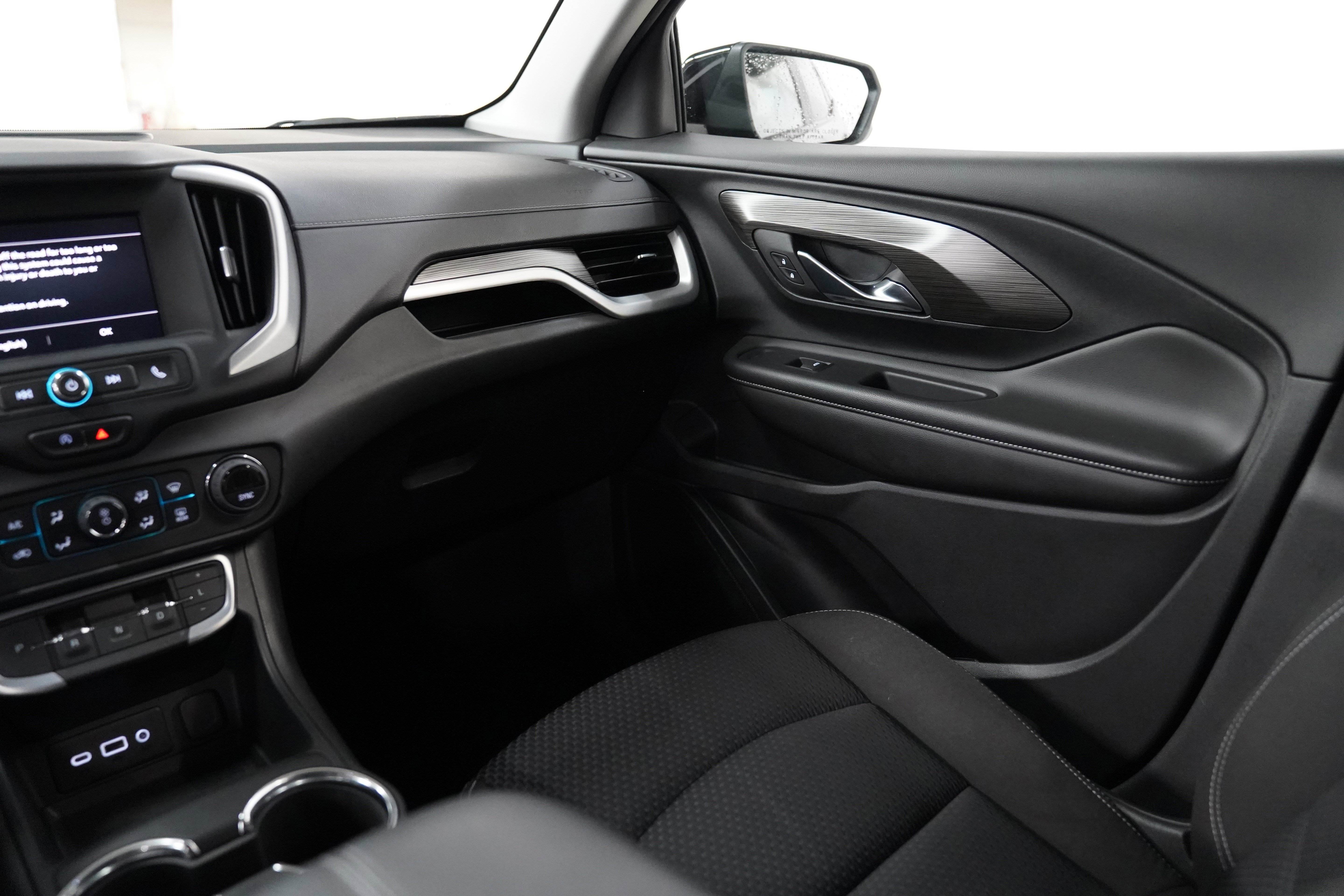 Used 2023 GMC Terrain SLE w/ Driver Convenience Package image 13