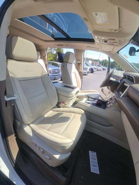 Used 2021 GMC Yukon XL Denali w/ Denali Premium Package image 5