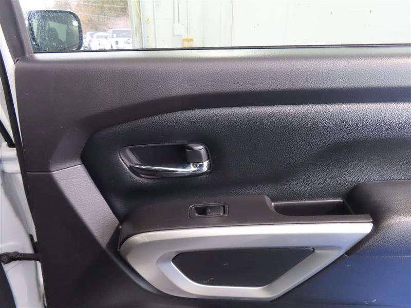 Used 2022 Nissan Titan SV image 28