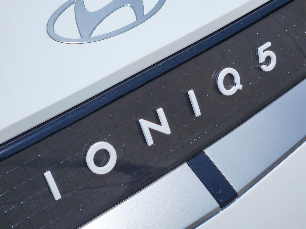 New 2027 Hyundai Ioniq 5 SE RWD image 8