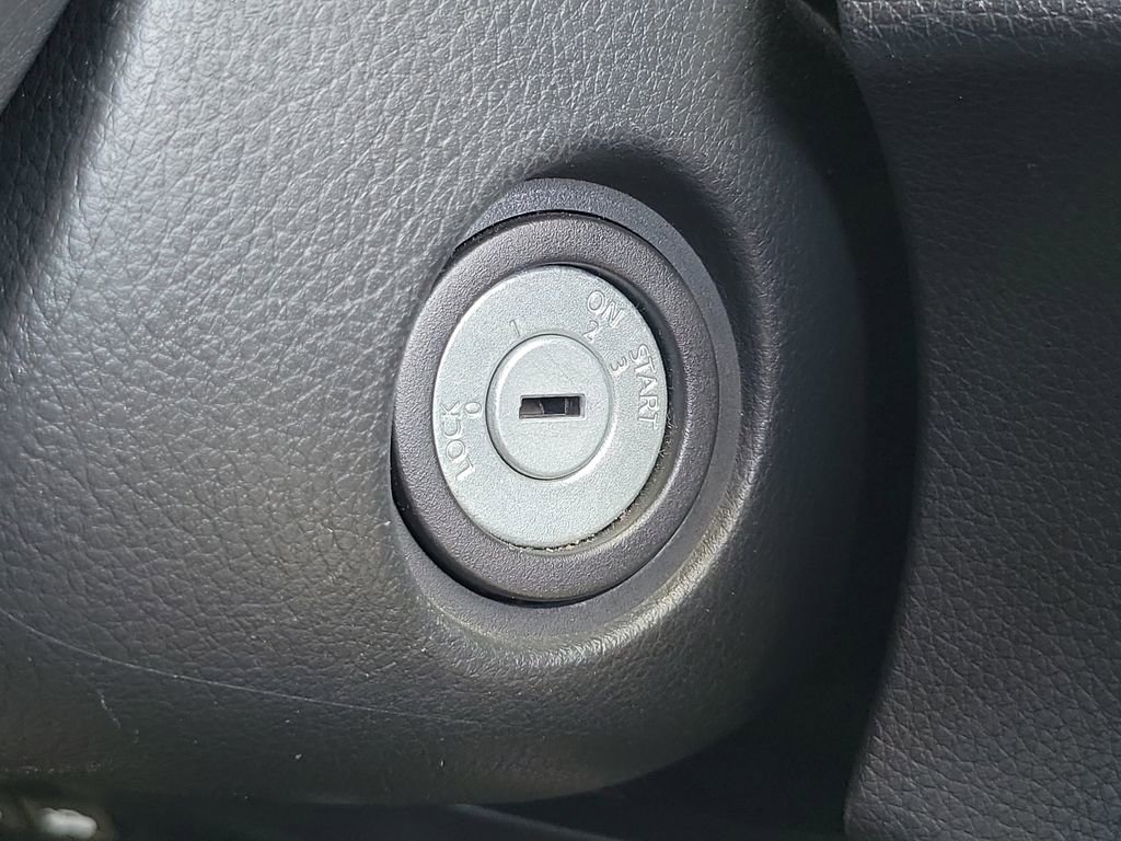 Used 2020 Nissan Rogue Sport S image 27