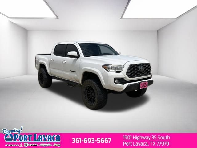 Used 2020 Toyota Tacoma SR5 w/ Technology Package AWD/4WD image 1