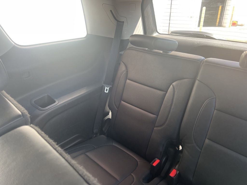 Used 2023 GMC Acadia SLT image 18
