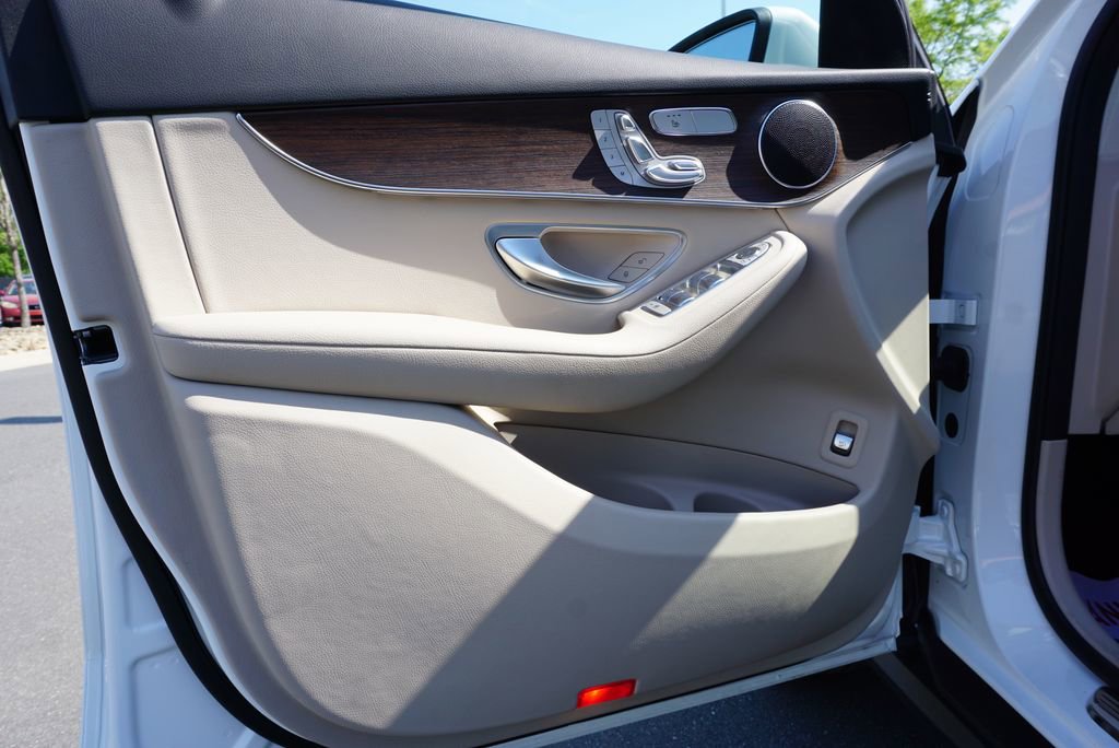 Used 2022 Mercedes-Benz GLC 300 4MATIC Coupe image 12