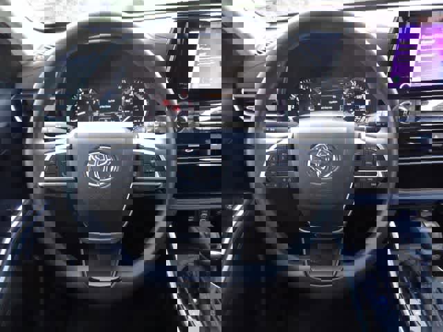 Used 2023 Toyota Highlander L image 15