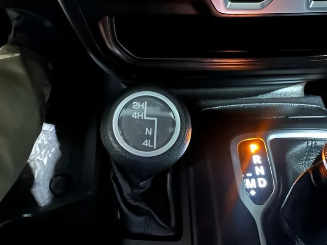 Used 2020 Jeep Gladiator Sport w/ Technology Group AWD/4WD image 19