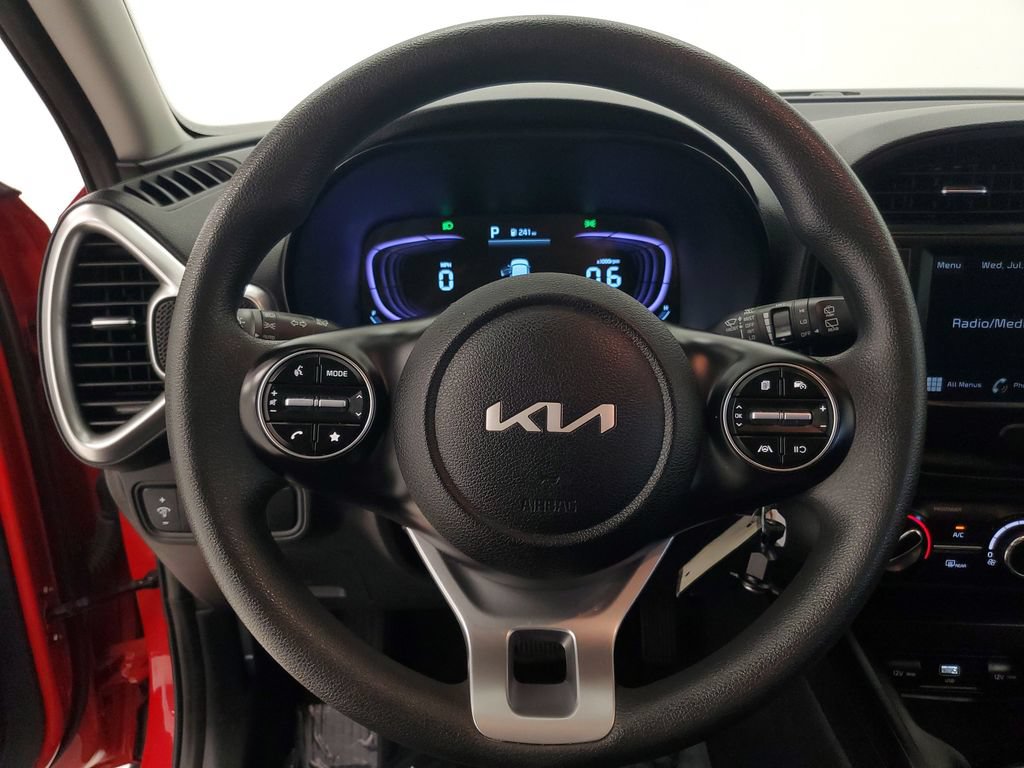 Certified 2025 Kia Soul LX w/ LX Technology Package FWD image 15