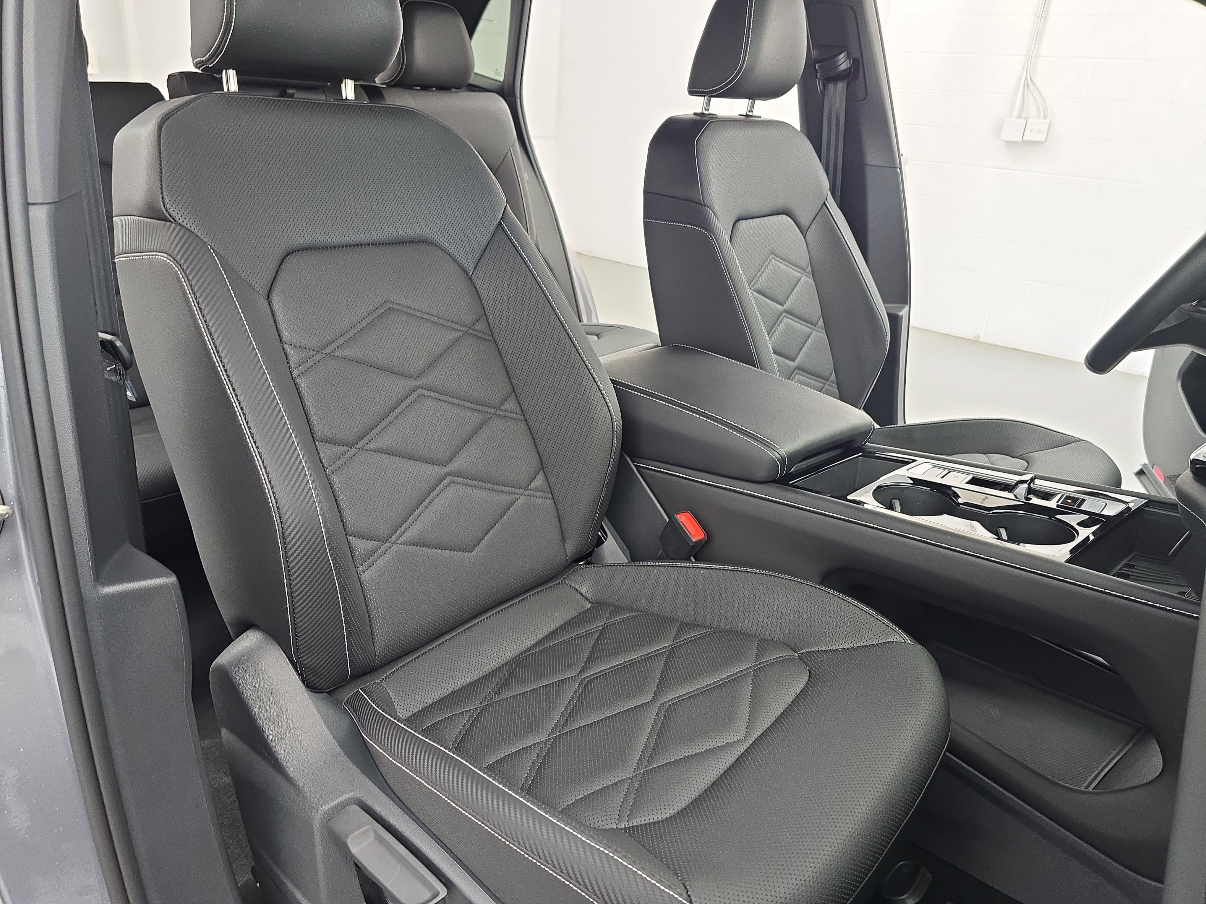Certified 2025 Volkswagen Atlas Cross Sport SE w/ Panoramic Sunroof Package FWD image 10