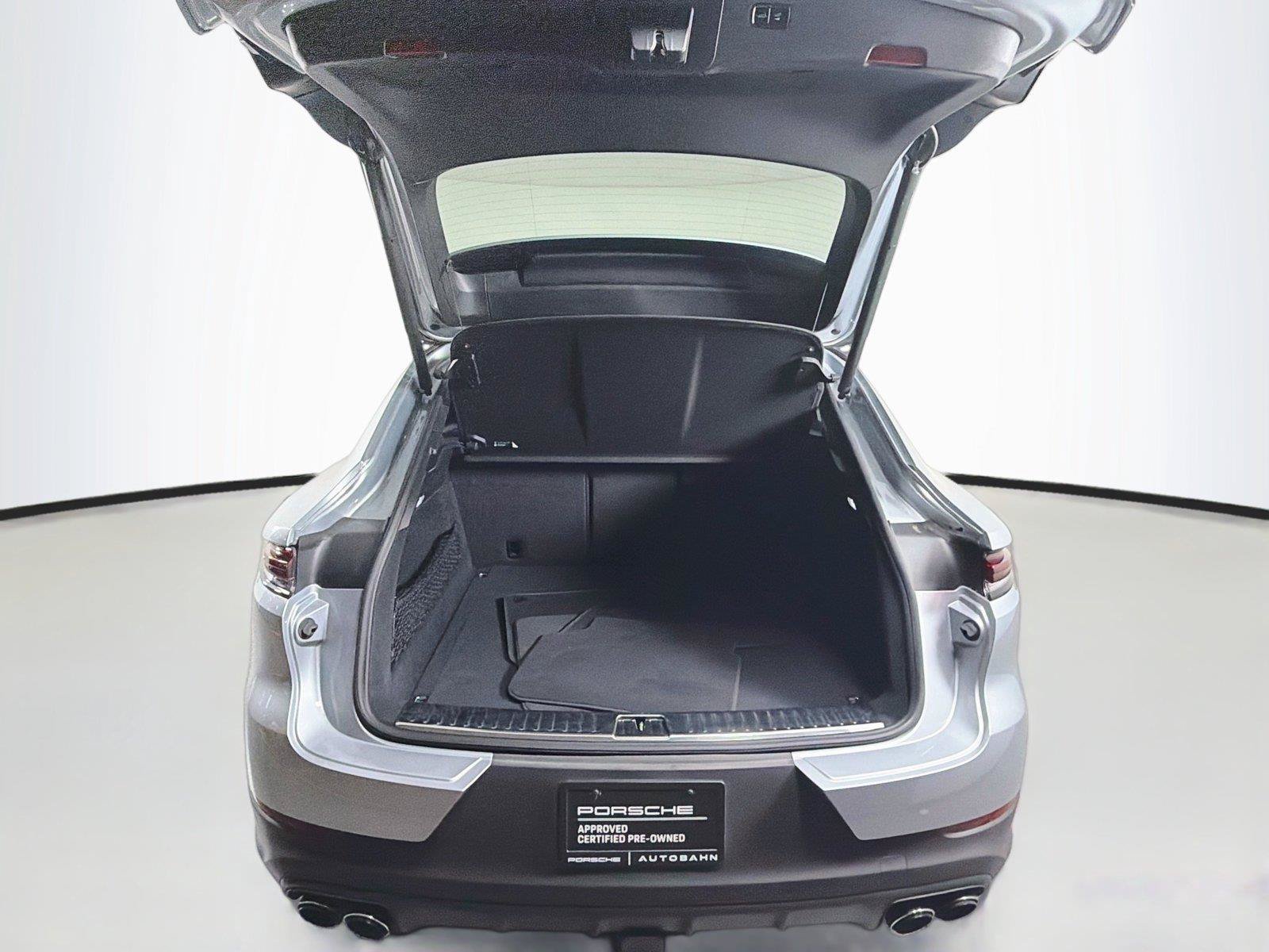 Certified 2024 Porsche Cayenne Coupe AWD/4WD image 36