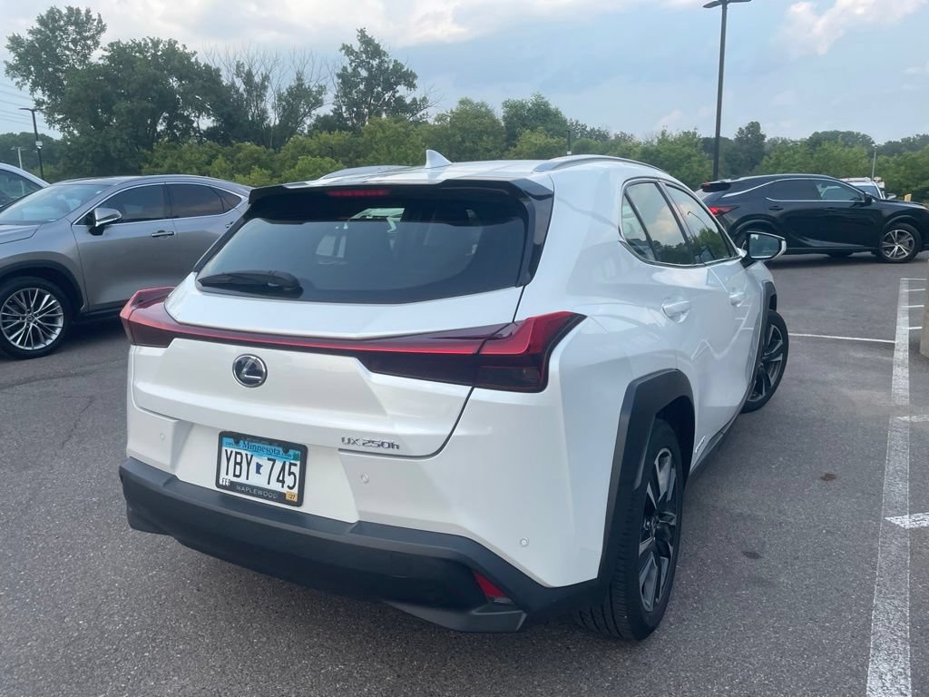 Used 2019 Lexus UX 250h w/ Premium Package AWD/4WD image 29