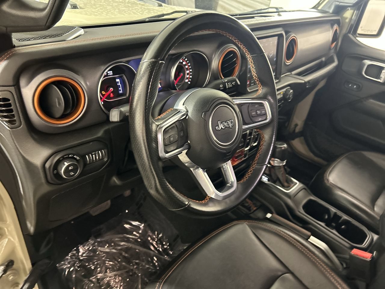 Used 2022 Jeep Gladiator Mojave w/ Trailer Tow Package AWD/4WD image 11