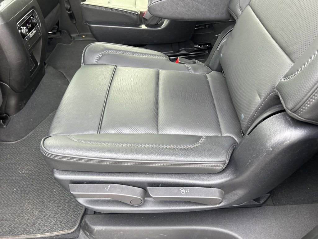 Used 2025 GMC Yukon XL Denali AWD/4WD image 32
