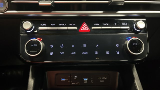 Used 2025 Hyundai Santa Cruz Limited AWD/4WD image 18