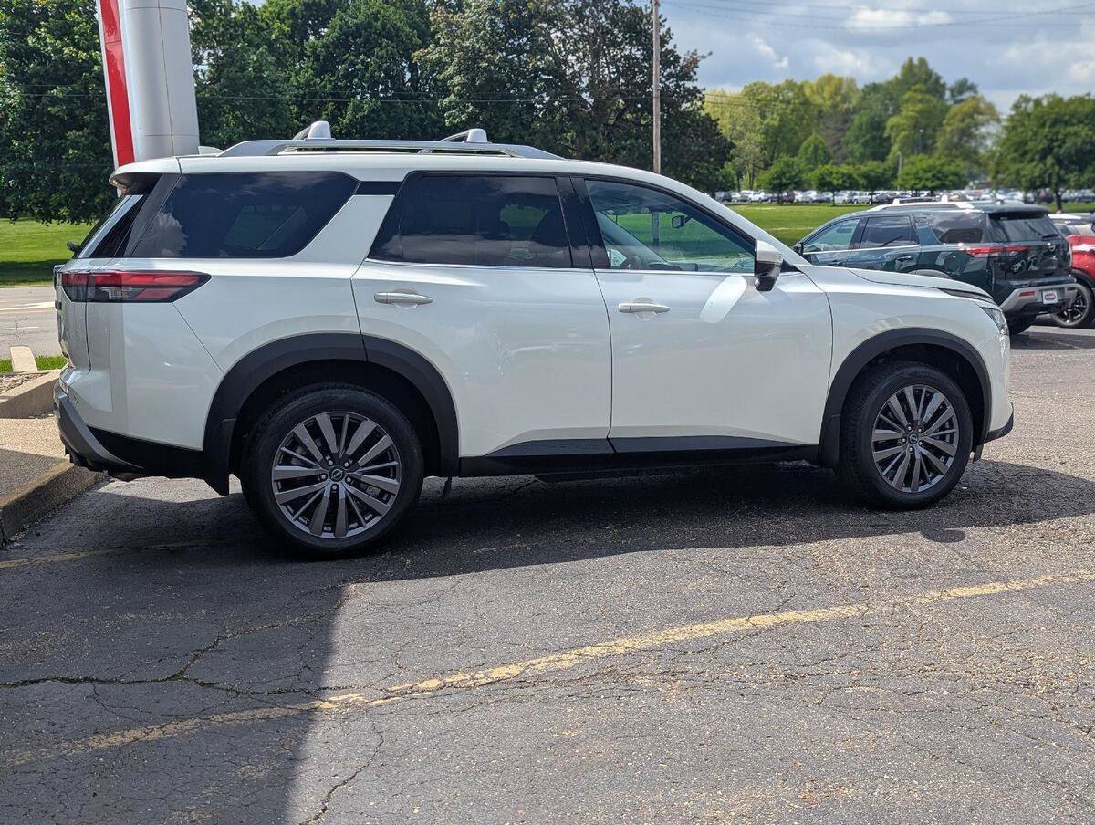 Used 2023 Nissan Pathfinder SL w/ SL Premium Package AWD/4WD image 15