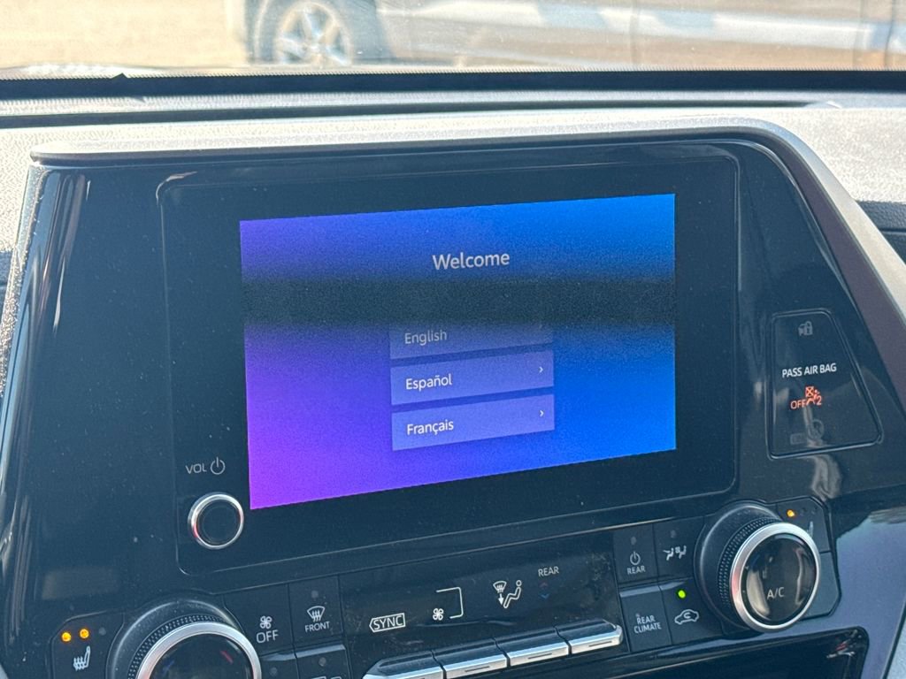 Used 2025 Toyota Highlander XLE image 25