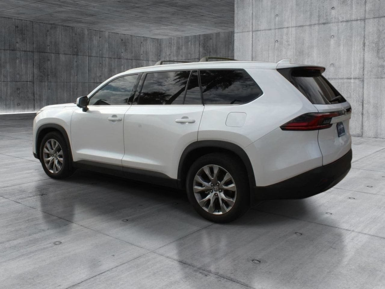 Used 2025 Toyota Grand Highlander FWD image 3