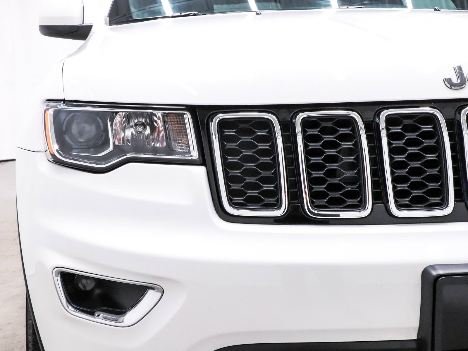 Used 2021 Jeep Grand Cherokee Laredo image 44