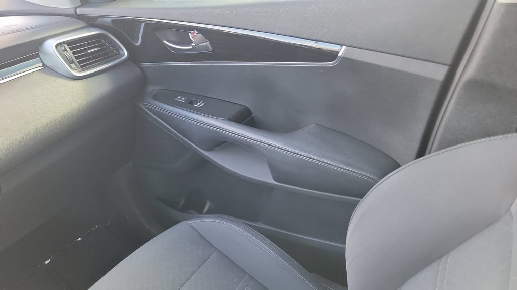 Used 2019 Kia Sorento S FWD image 13