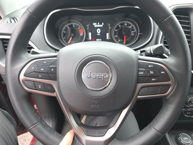 Used 2019 Jeep Cherokee Latitude Plus AWD/4WD image 5