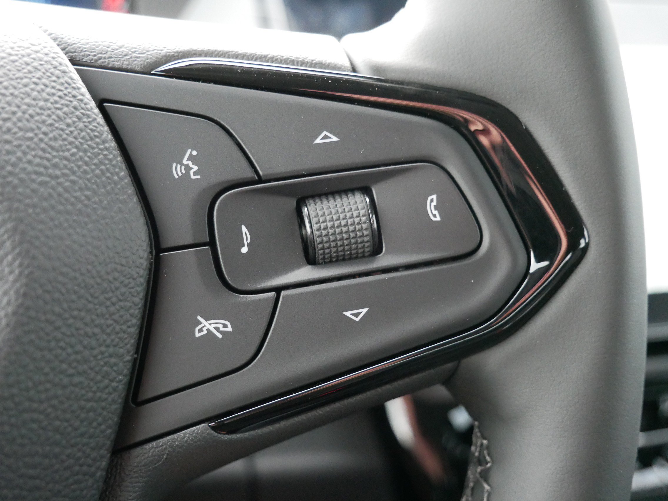 New 2027 Chevrolet Bolt RS w/ Technology Package FWD image 25