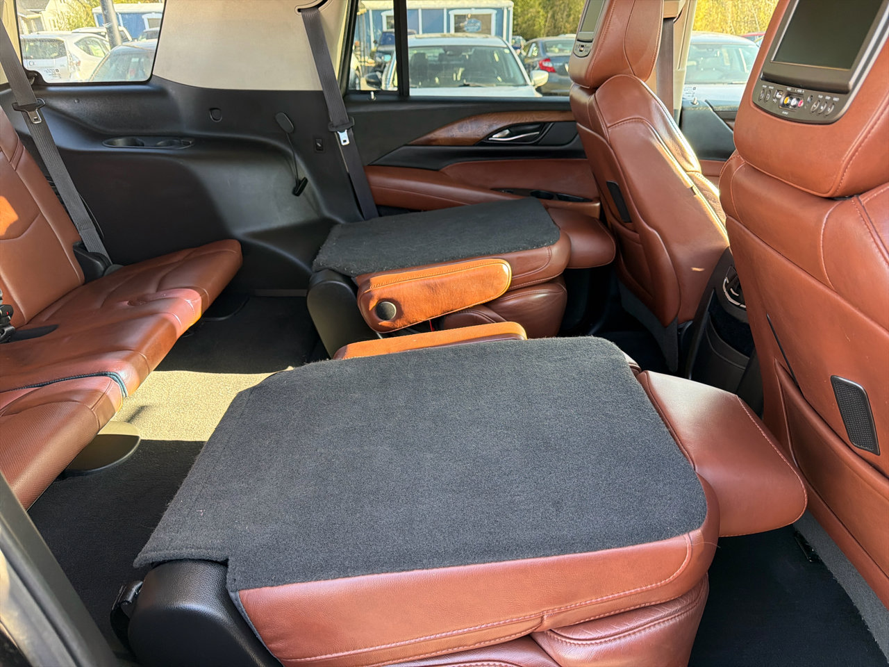 Used 2017 Cadillac Escalade Luxury image 30